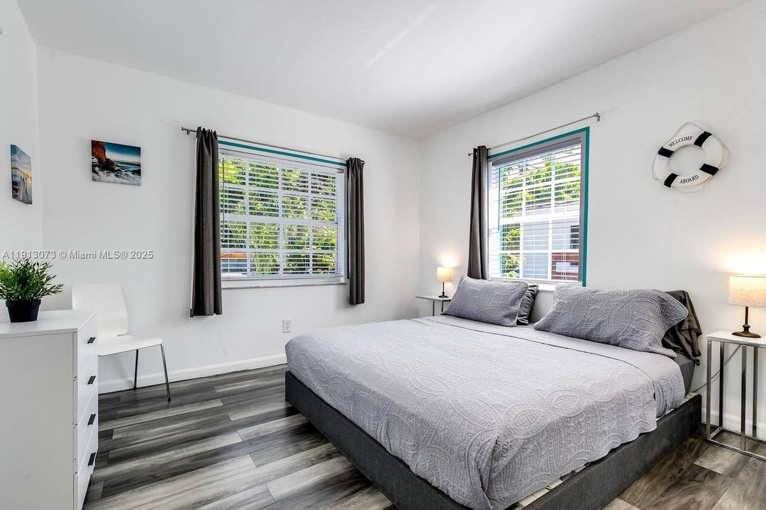 合同活跃: $3,200 (3 贝兹, 2 浴室, 2340 平方英尺)