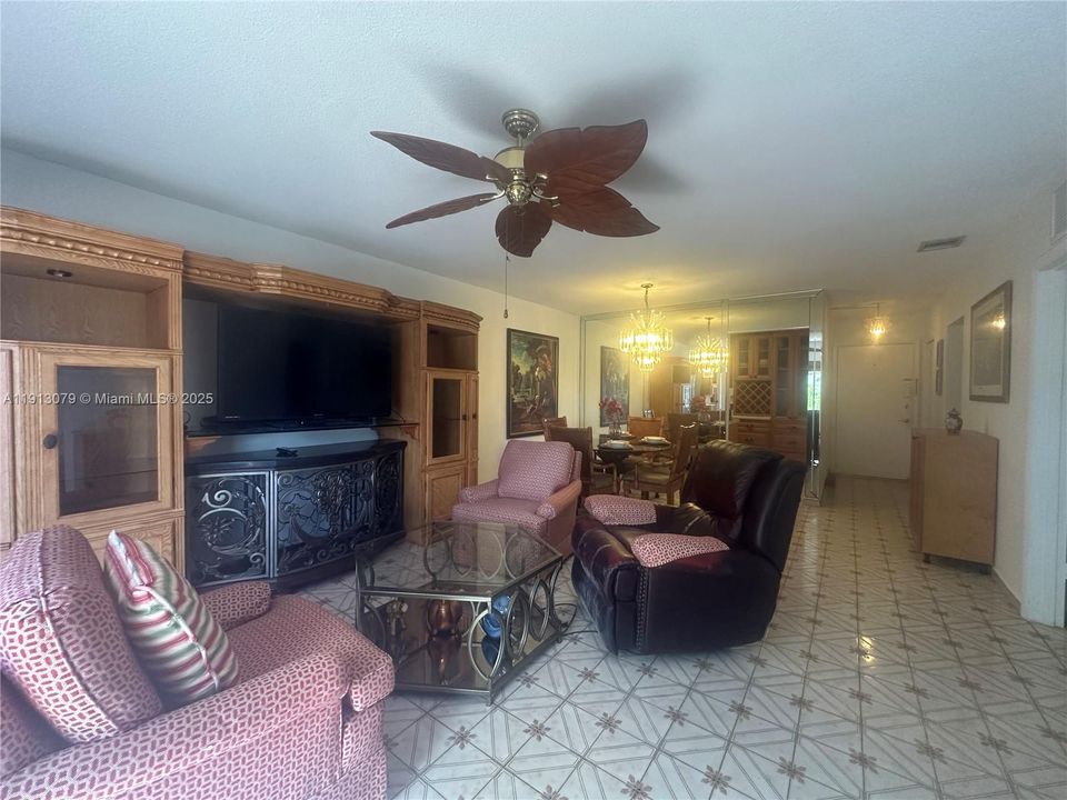 For Sale: $79,000 (1 beds, 1 baths, 883 Square Feet)