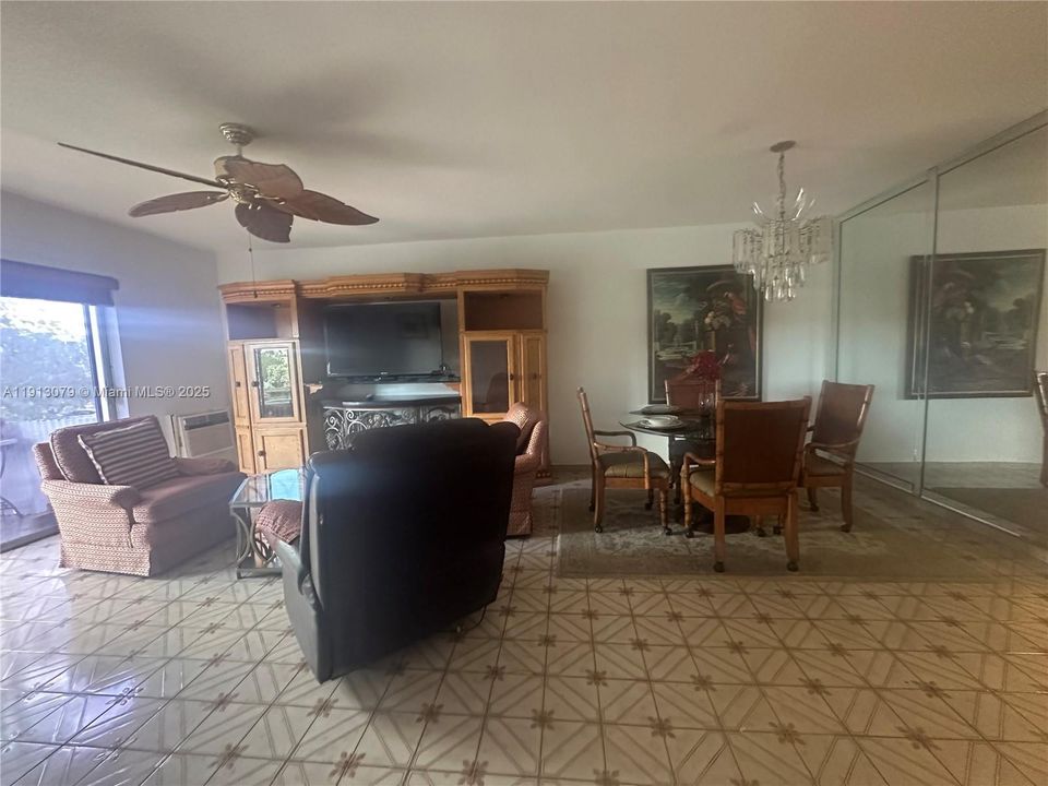 For Sale: $79,000 (1 beds, 1 baths, 883 Square Feet)