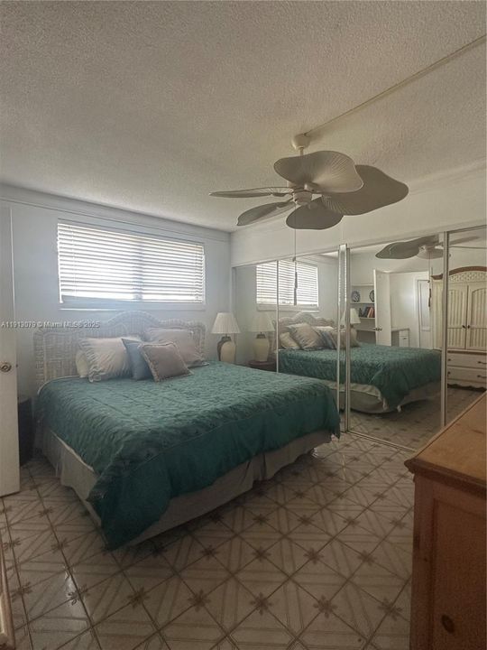 For Sale: $79,000 (1 beds, 1 baths, 883 Square Feet)