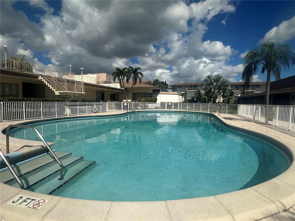 For Sale: $79,000 (1 beds, 1 baths, 883 Square Feet)