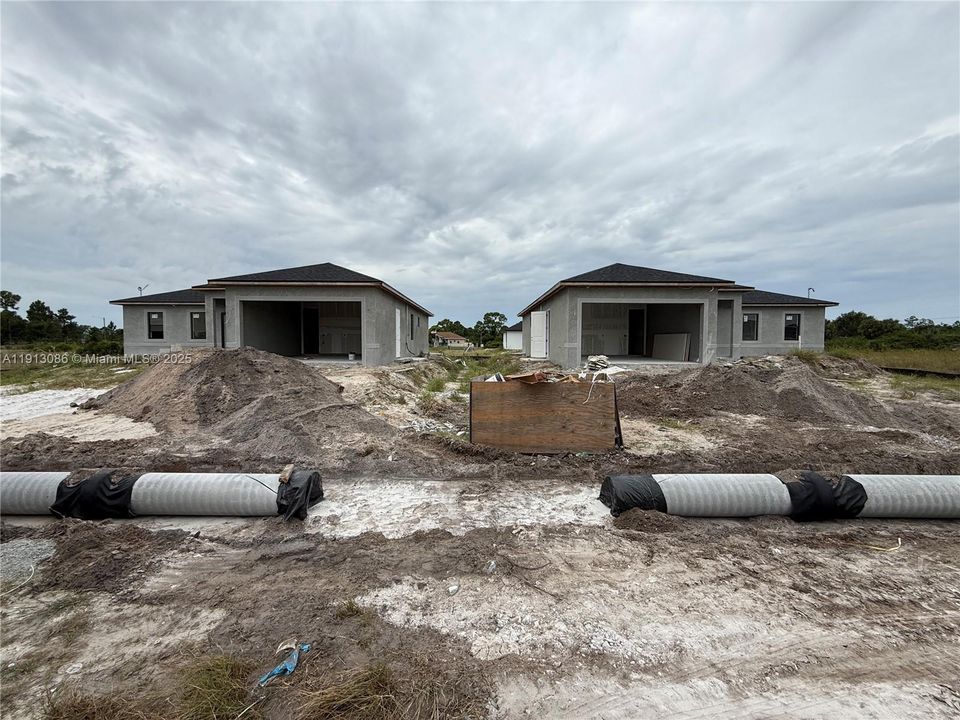 待售: $350,000 (4 贝兹, 2 浴室, 1642 平方英尺)