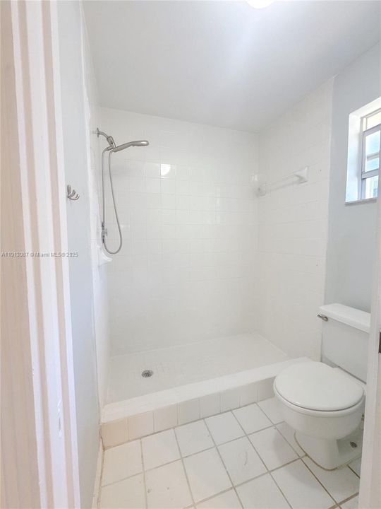 For Rent: $2,250 (2 beds, 2 baths, 1185 Square Feet)