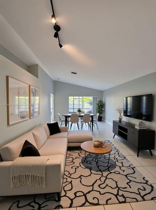 For Rent: $2,250 (2 beds, 2 baths, 1185 Square Feet)