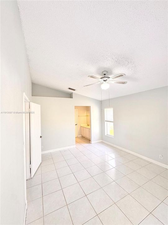 For Rent: $2,250 (2 beds, 2 baths, 1185 Square Feet)