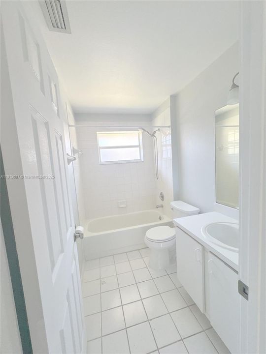 For Rent: $2,250 (2 beds, 2 baths, 1185 Square Feet)