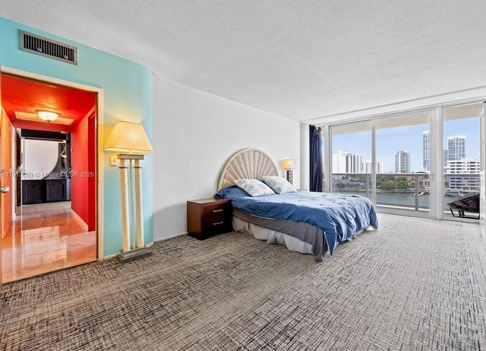 En Venta: $1,550,000 (4 camas, 4 baños, 3070 Pies cuadrados)