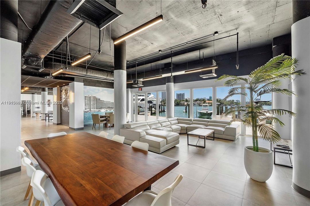 En Venta: $1,550,000 (4 camas, 4 baños, 3070 Pies cuadrados)