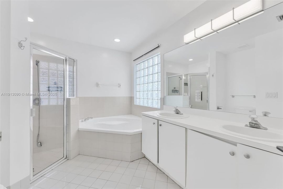 For Sale: $639,000 (3 beds, 2 baths, 1978 Square Feet)