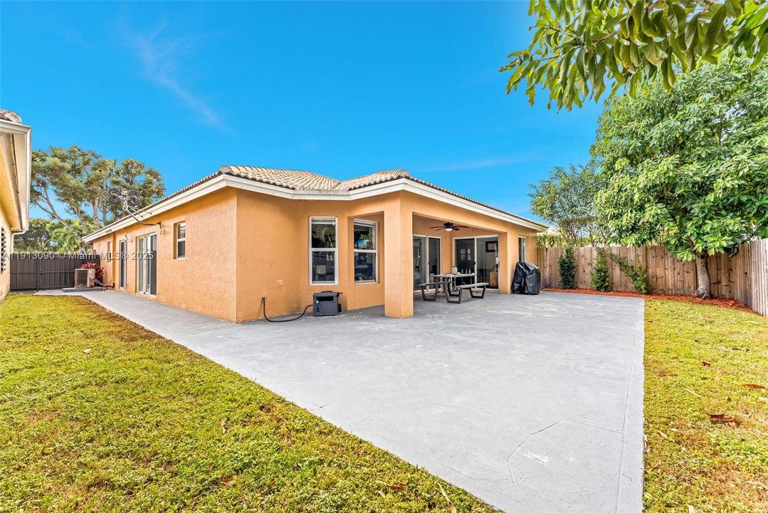 For Sale: $639,000 (3 beds, 2 baths, 1978 Square Feet)