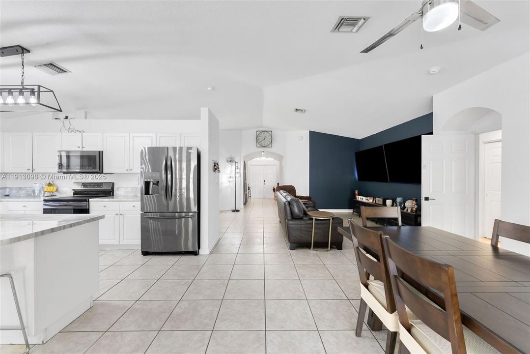 For Sale: $639,000 (3 beds, 2 baths, 1978 Square Feet)