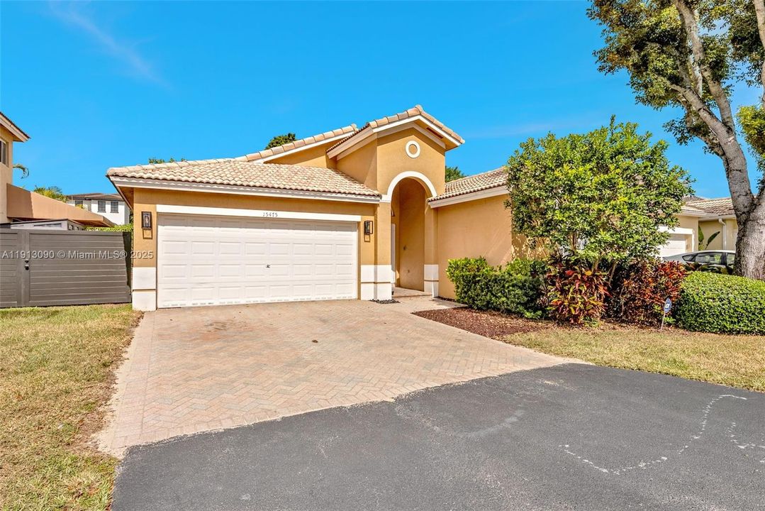 For Sale: $639,000 (3 beds, 2 baths, 1978 Square Feet)