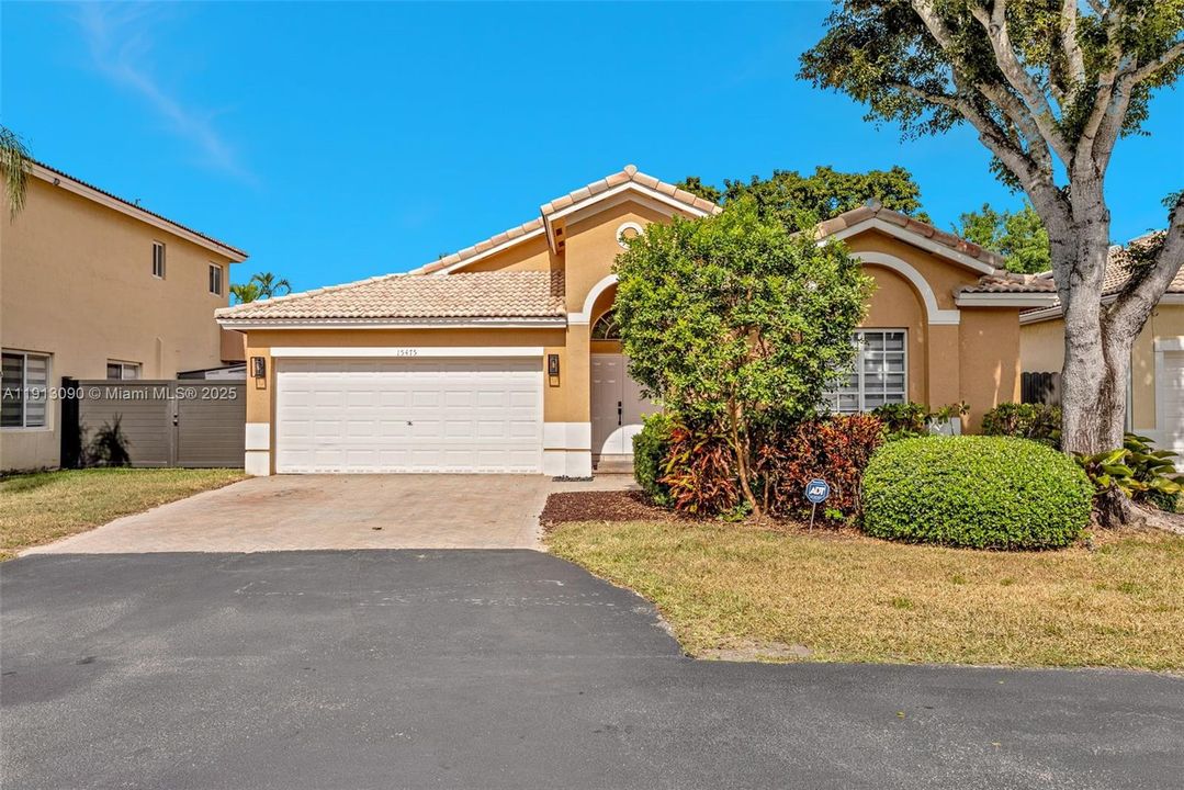 For Sale: $639,000 (3 beds, 2 baths, 1978 Square Feet)