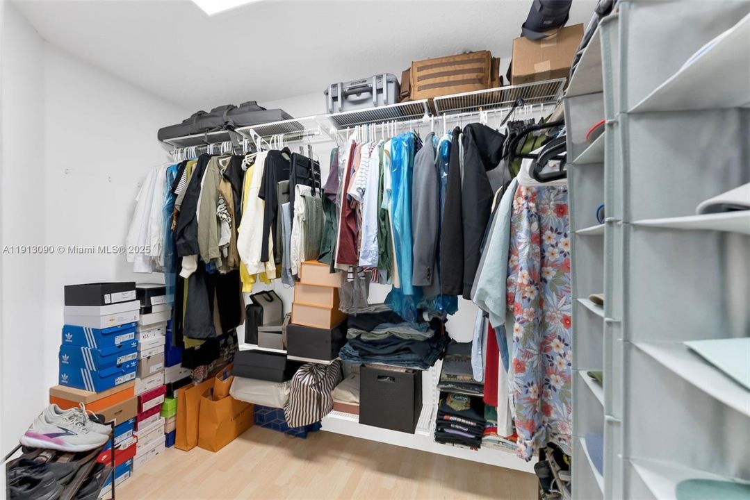 For Sale: $639,000 (3 beds, 2 baths, 1978 Square Feet)