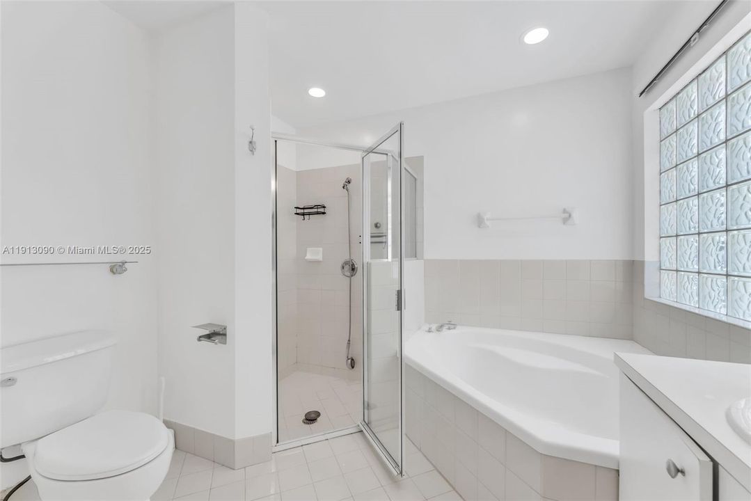 For Sale: $639,000 (3 beds, 2 baths, 1978 Square Feet)