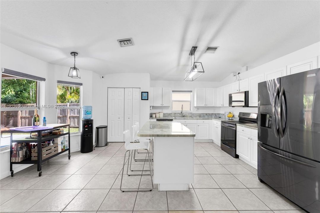 For Sale: $639,000 (3 beds, 2 baths, 1978 Square Feet)