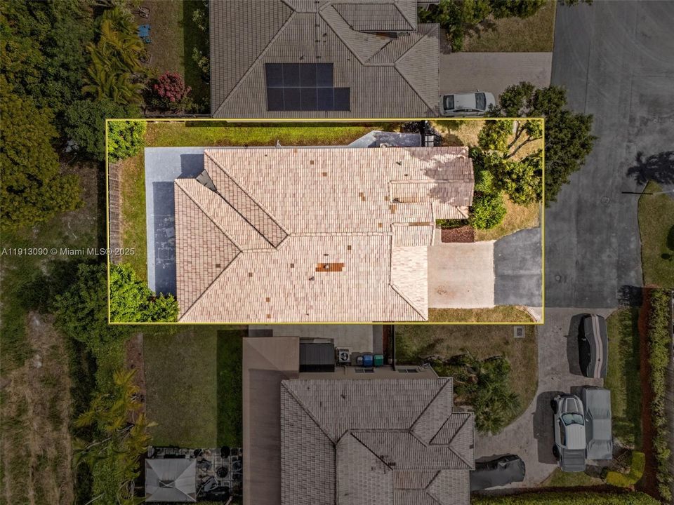 For Sale: $639,000 (3 beds, 2 baths, 1978 Square Feet)