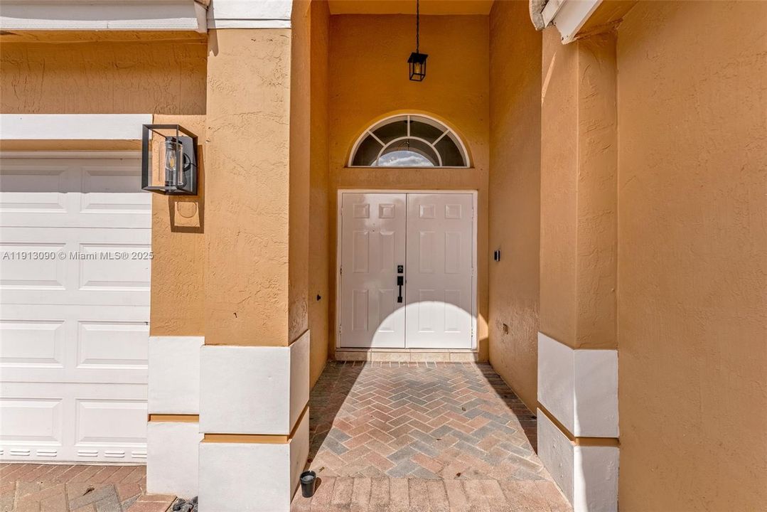 For Sale: $639,000 (3 beds, 2 baths, 1978 Square Feet)