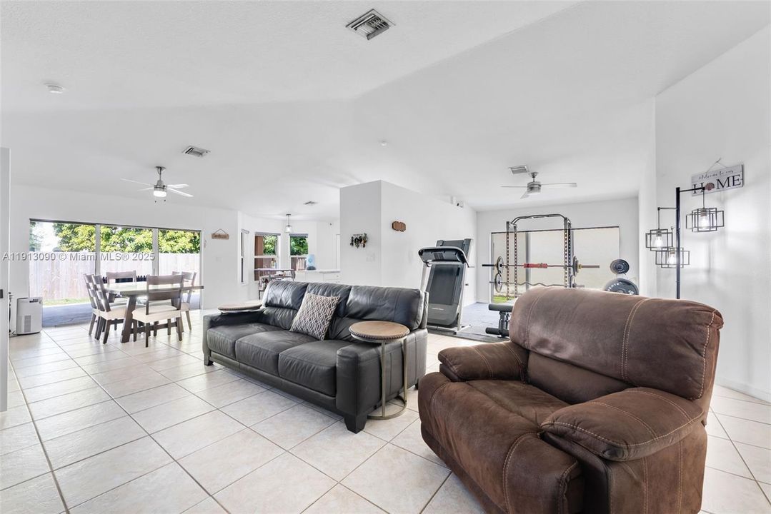 For Sale: $639,000 (3 beds, 2 baths, 1978 Square Feet)