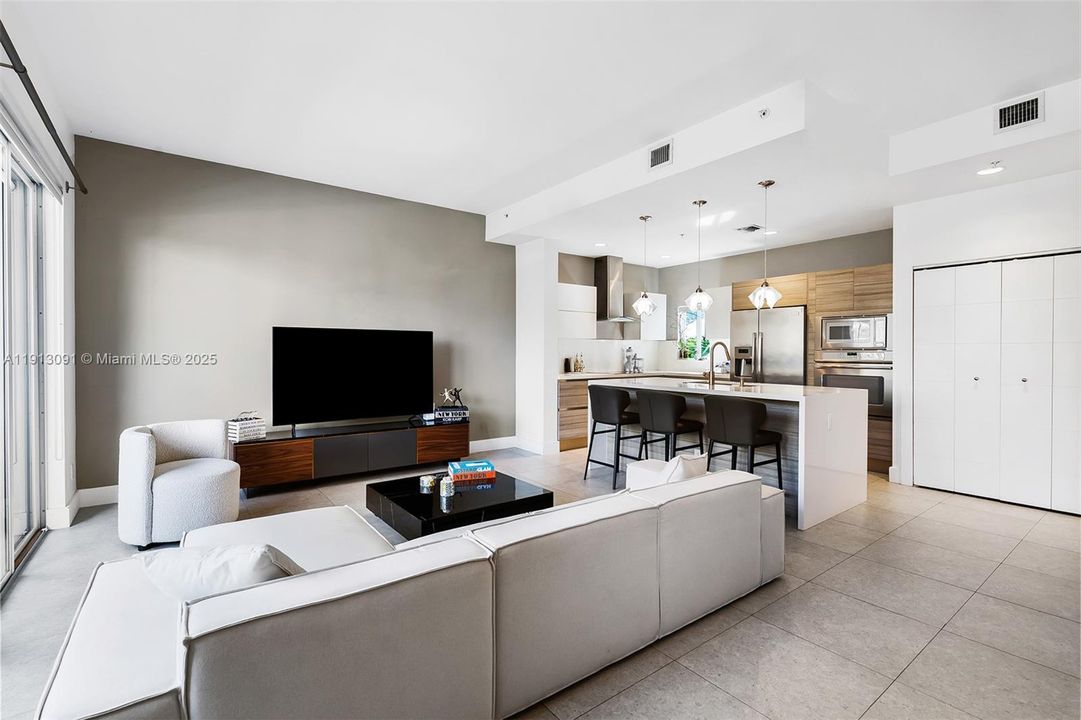 На продажу: $739,000 (2 спален, 2 ванн, 1544 Квадратных фут)