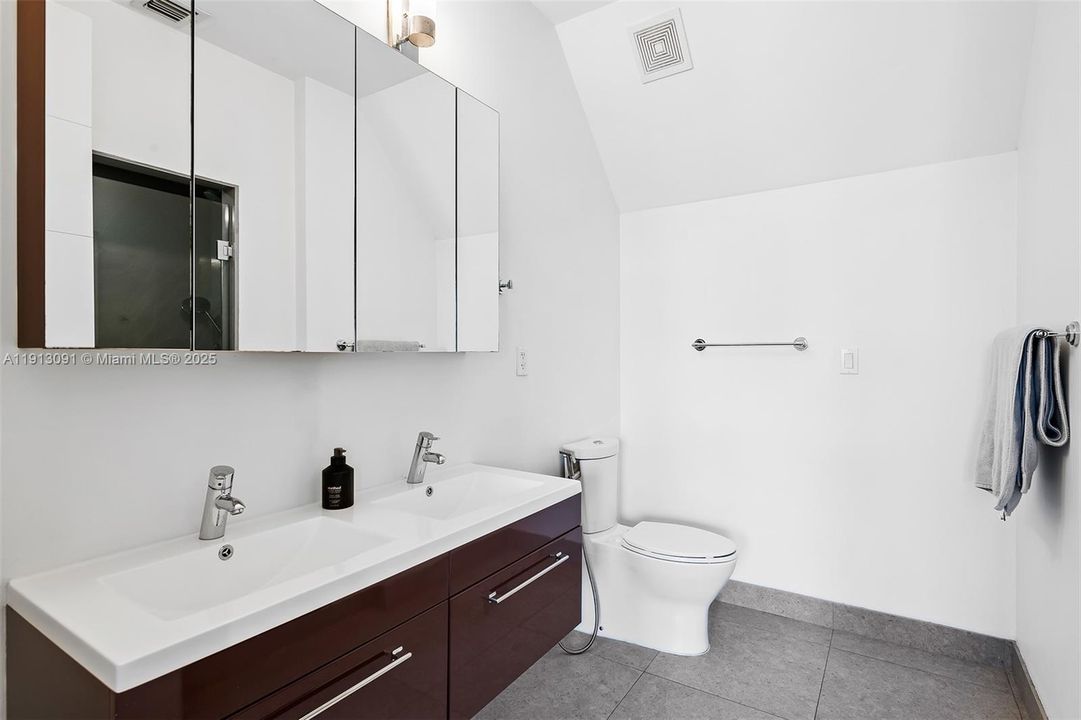 На продажу: $739,000 (2 спален, 2 ванн, 1544 Квадратных фут)