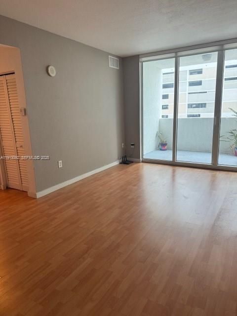 Недавно арендовано: $2,400 (1 спален, 1 ванн, 877 Квадратных фут)