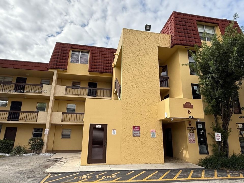 En Venta: $215,000 (1 camas, 1 baños, 900 Pies cuadrados)