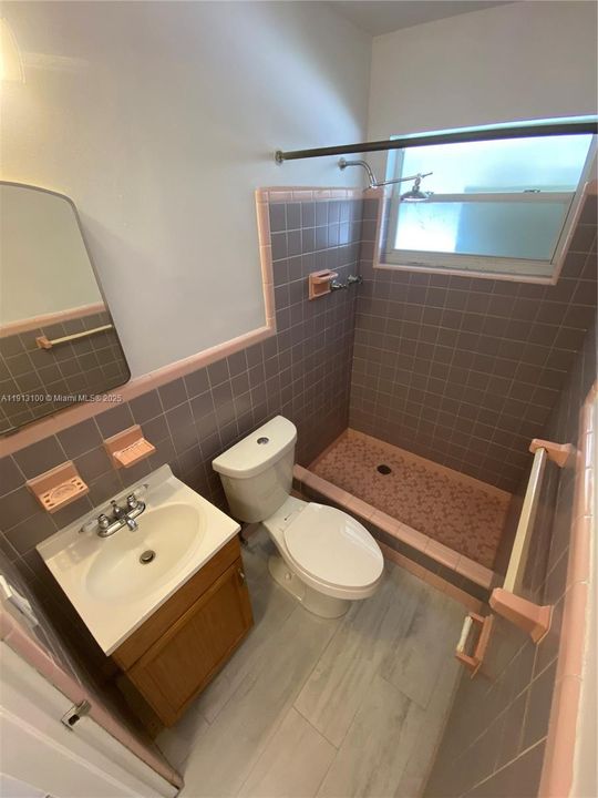 В аренду: $1,300 (0 спален, 1 ванн, 500 Квадратных фут)