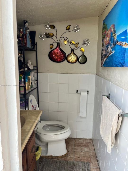 Active With Contract: $299,000 (2 beds, 2 baths, 840 Square Feet)