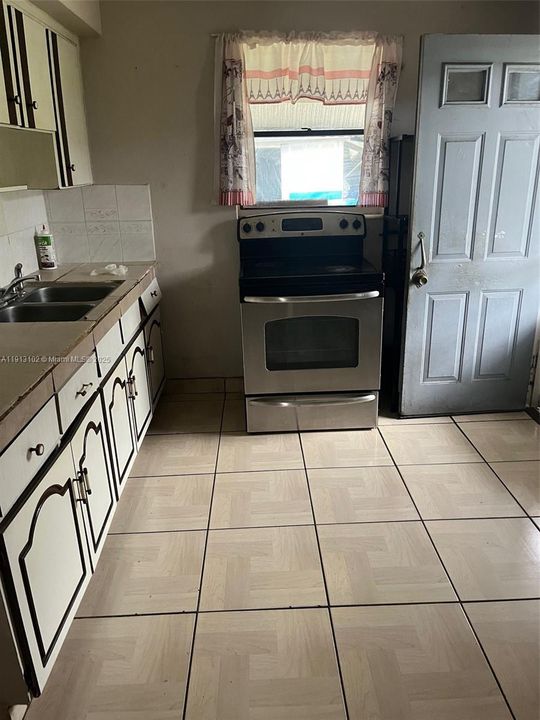 Active With Contract: $299,000 (2 beds, 2 baths, 840 Square Feet)