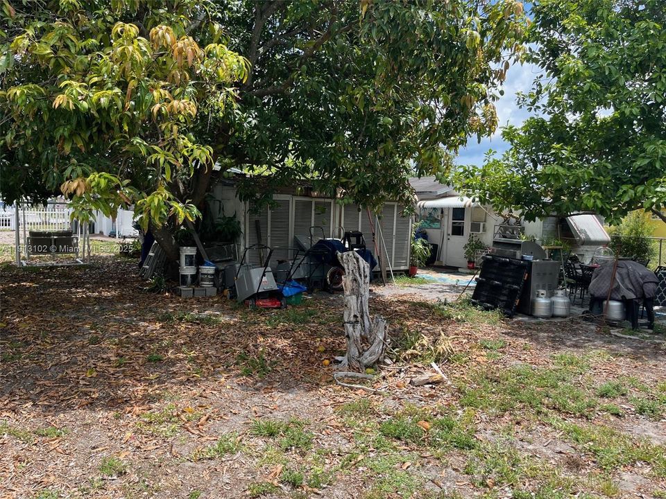 Active With Contract: $299,000 (2 beds, 2 baths, 840 Square Feet)