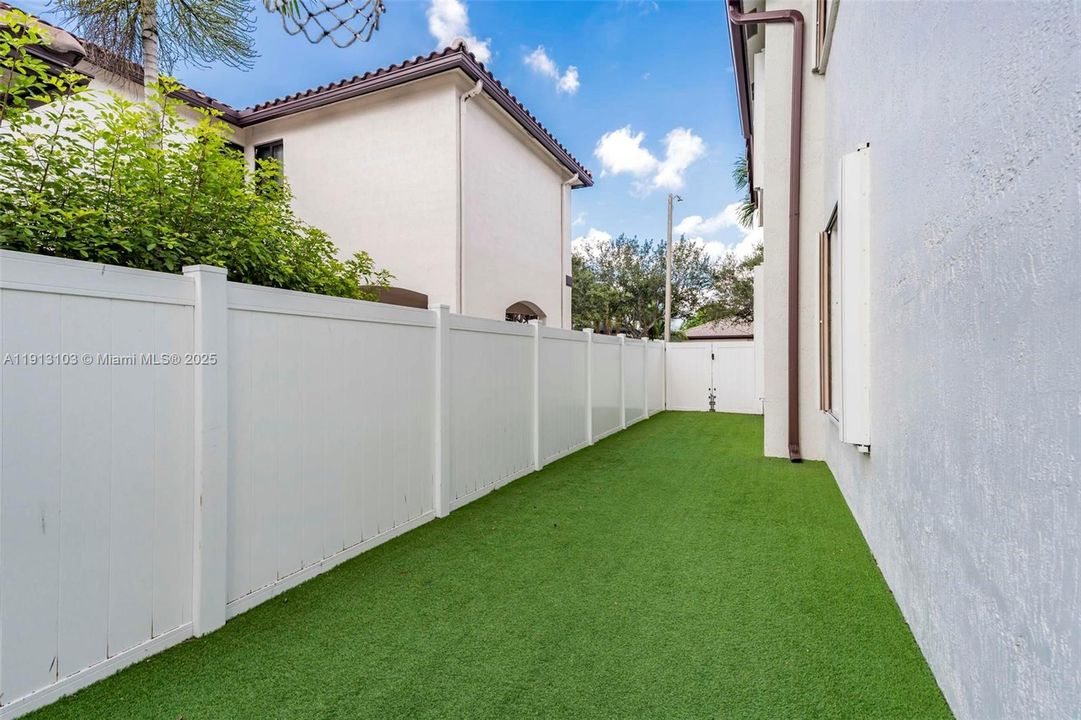 На продажу: $1,250,000 (5 спален, 3 ванн, 3706 Квадратных фут)