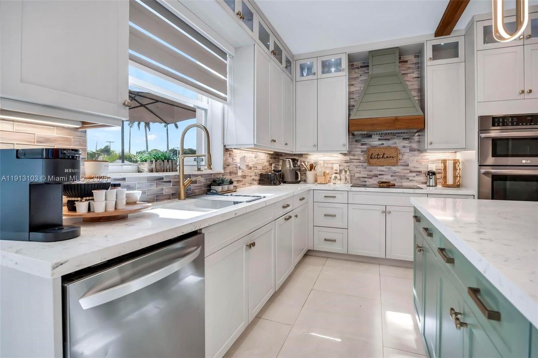 На продажу: $1,250,000 (5 спален, 3 ванн, 3706 Квадратных фут)