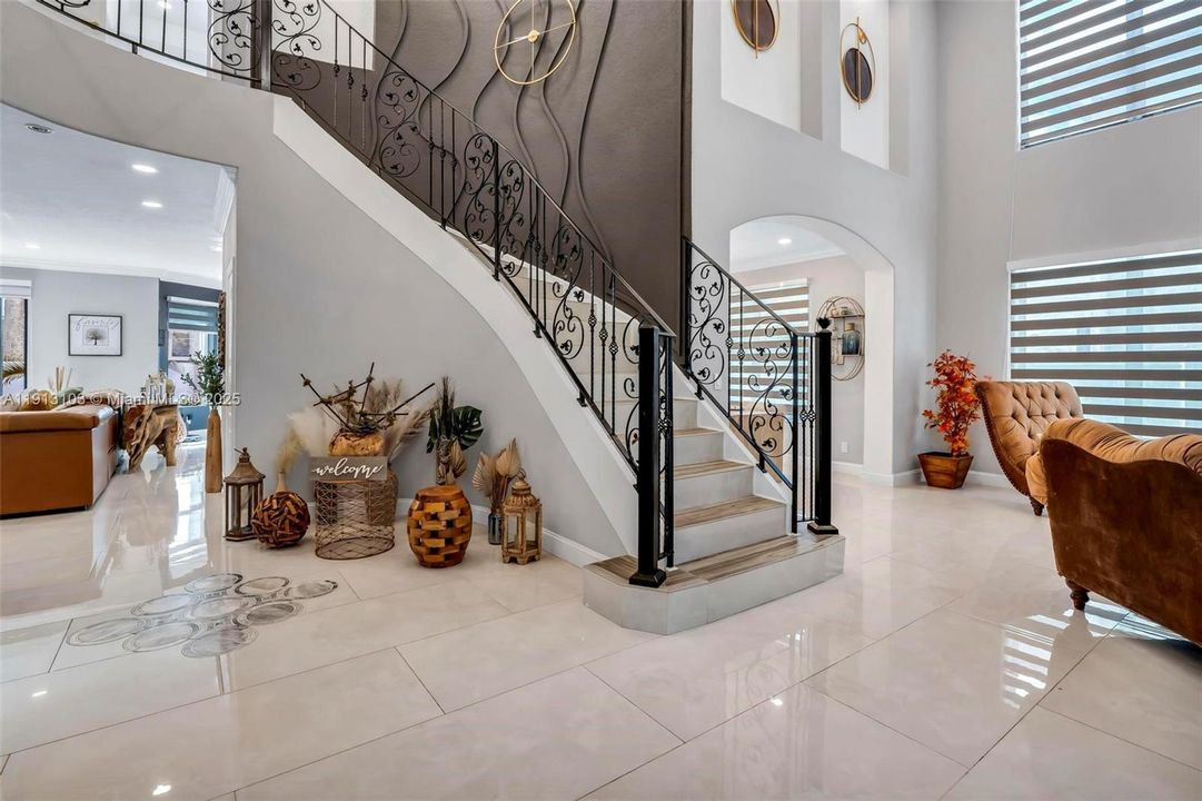 На продажу: $1,250,000 (5 спален, 3 ванн, 3706 Квадратных фут)