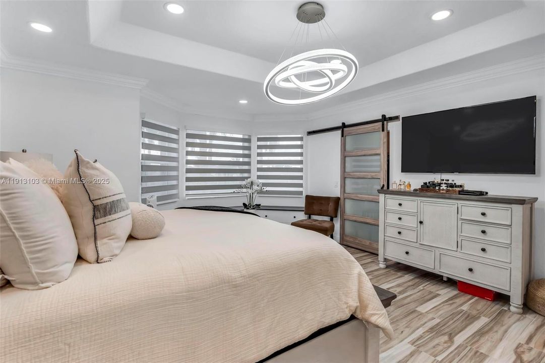 На продажу: $1,250,000 (5 спален, 3 ванн, 3706 Квадратных фут)