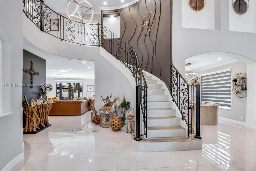 На продажу: $1,250,000 (5 спален, 3 ванн, 3706 Квадратных фут)