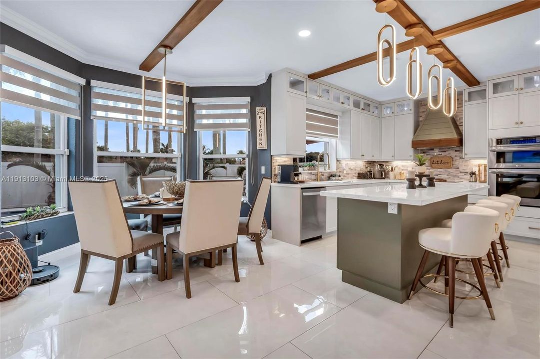 На продажу: $1,250,000 (5 спален, 3 ванн, 3706 Квадратных фут)