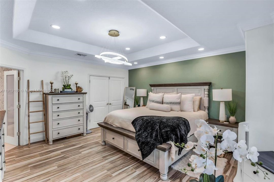 На продажу: $1,250,000 (5 спален, 3 ванн, 3706 Квадратных фут)