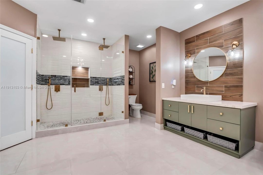 На продажу: $1,250,000 (5 спален, 3 ванн, 3706 Квадратных фут)