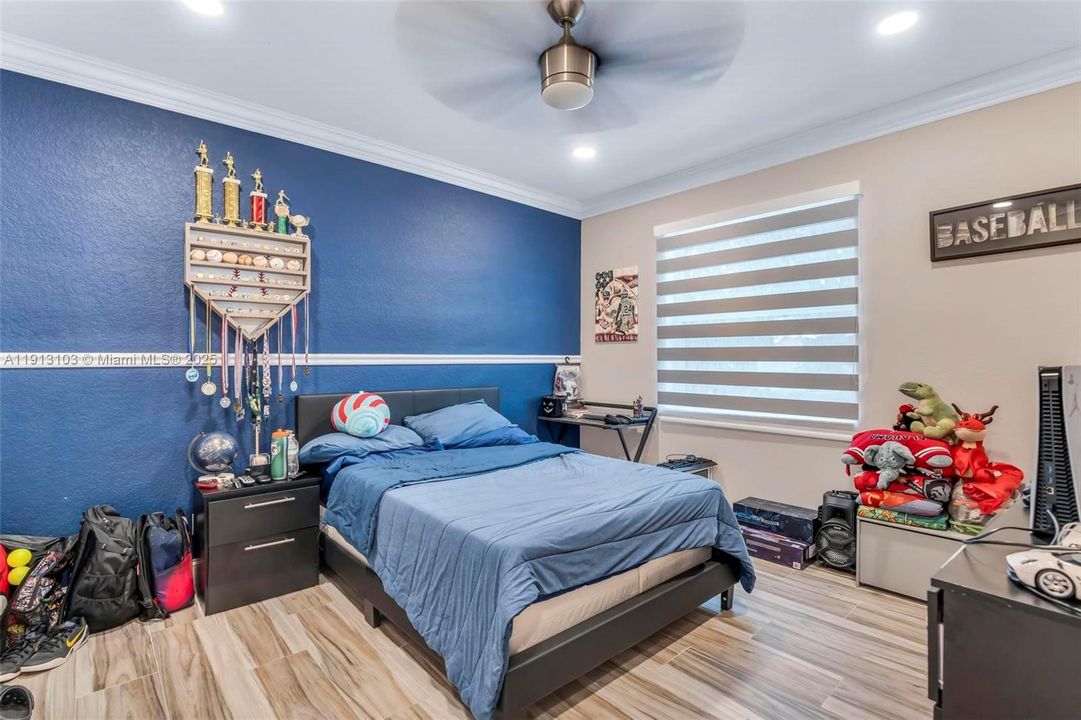 На продажу: $1,250,000 (5 спален, 3 ванн, 3706 Квадратных фут)