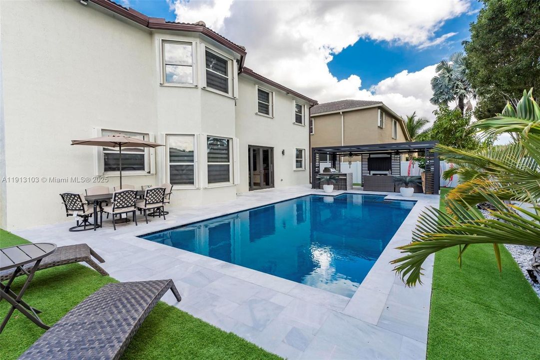 На продажу: $1,250,000 (5 спален, 3 ванн, 3706 Квадратных фут)