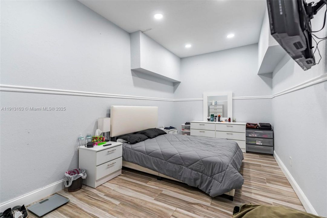 На продажу: $1,250,000 (5 спален, 3 ванн, 3706 Квадратных фут)