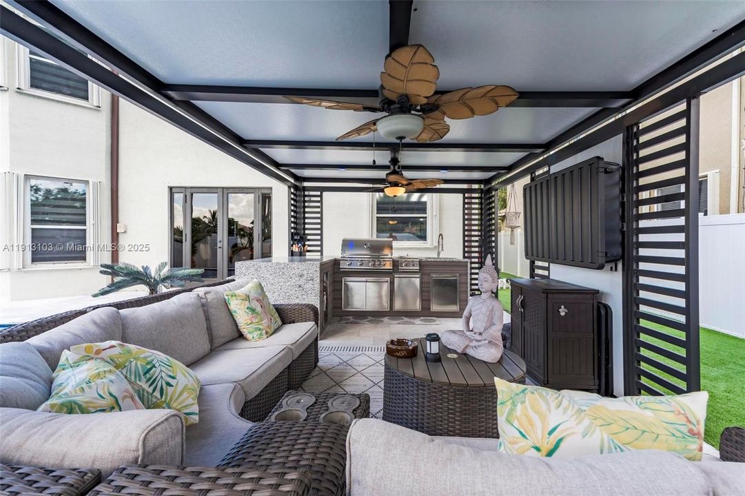 На продажу: $1,250,000 (5 спален, 3 ванн, 3706 Квадратных фут)