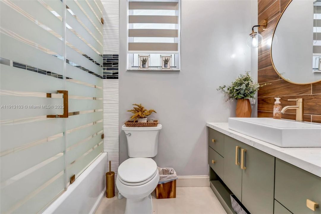 На продажу: $1,250,000 (5 спален, 3 ванн, 3706 Квадратных фут)