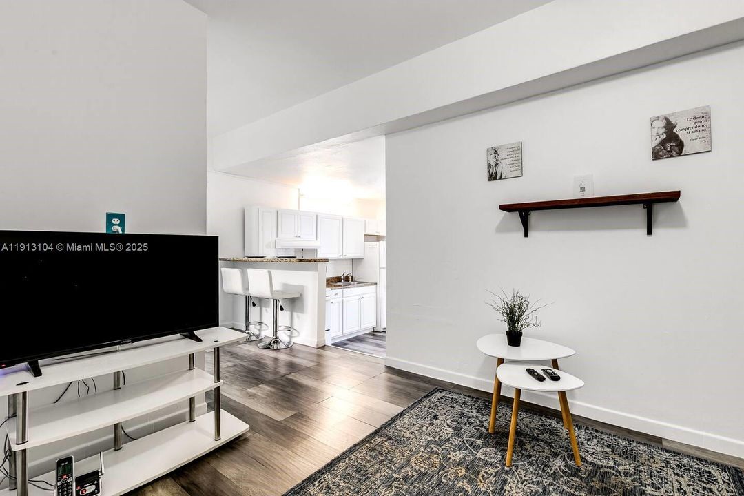 Active With Contract: $1,600 (1 beds, 1 baths, 0 Square Feet)