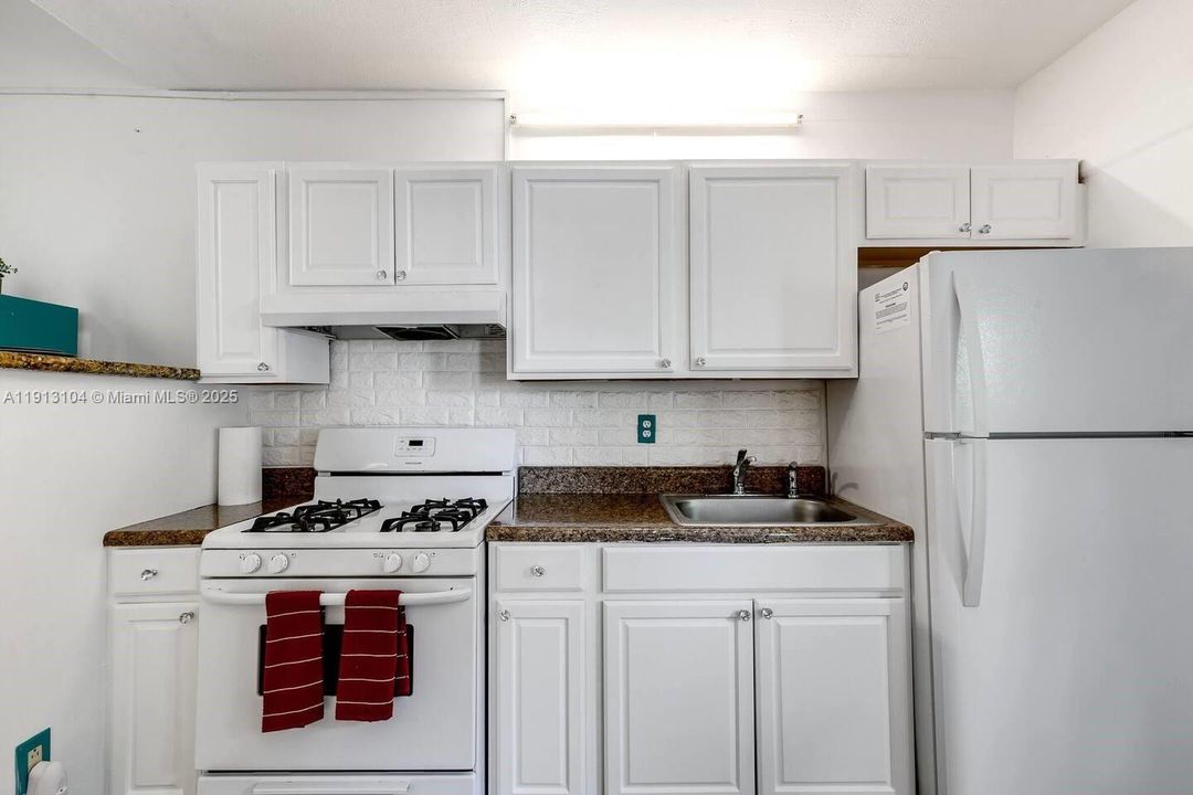 Active With Contract: $1,600 (1 beds, 1 baths, 0 Square Feet)