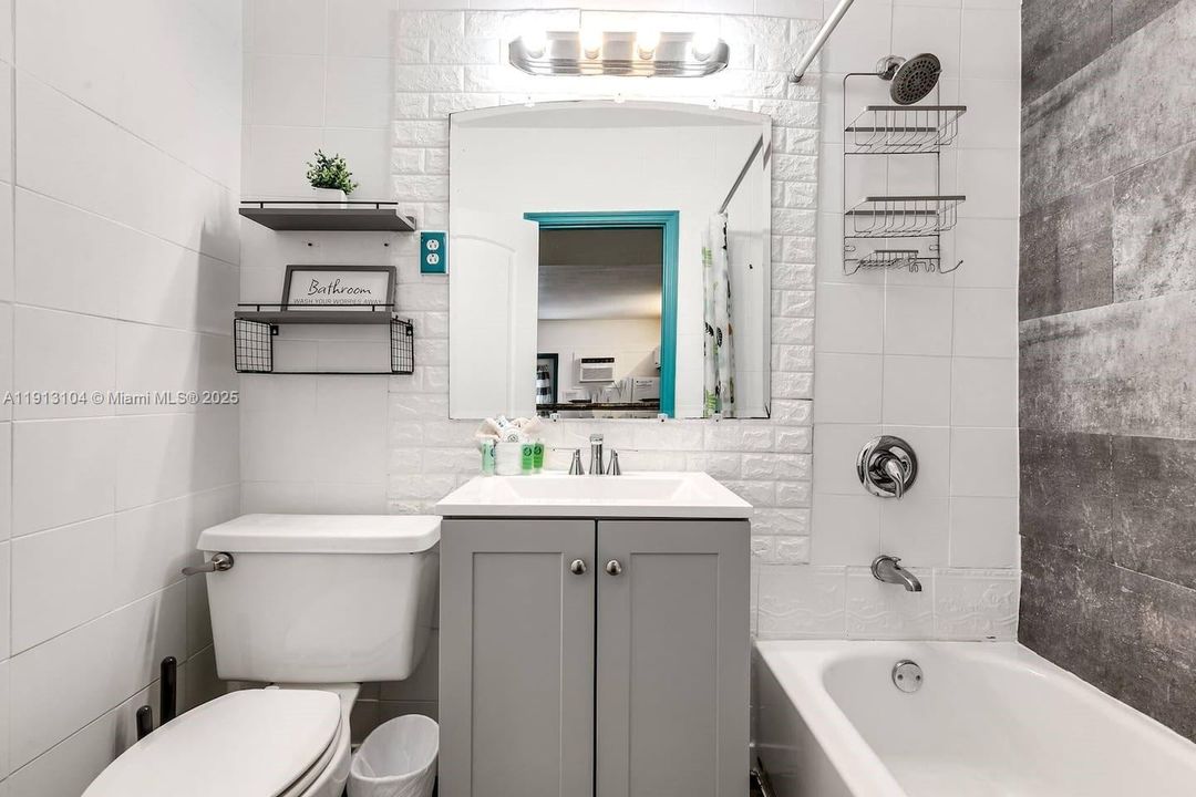 Active With Contract: $1,600 (1 beds, 1 baths, 0 Square Feet)