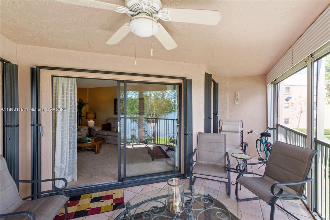 Под контрактом: $2,300 (2 спален, 2 ванн, 1500 Квадратных фут)