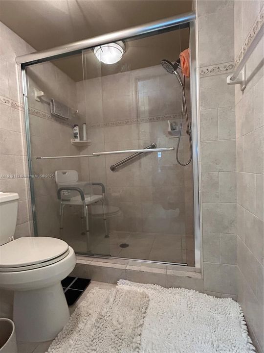 Под контрактом: $2,300 (2 спален, 2 ванн, 1500 Квадратных фут)