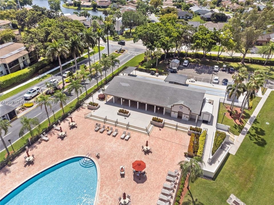 Под контрактом: $2,300 (2 спален, 2 ванн, 1500 Квадратных фут)